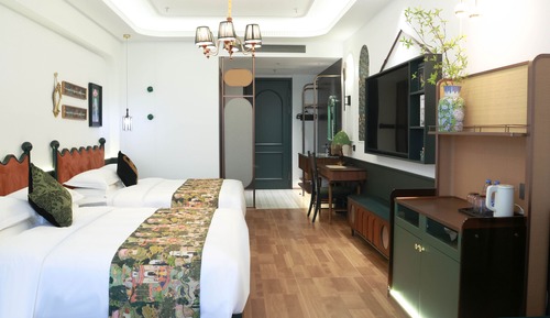 Signature-Zweibettzimmer, Balkon, Stadtblick