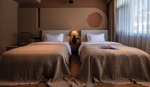 Comfort-Zweibettzimmer, Blick auf den Innenhof