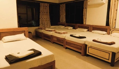 Familien-Doppel- oder -Zweibettzimmer