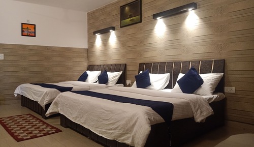 Familien-Vierbettzimmer, Hügelblick