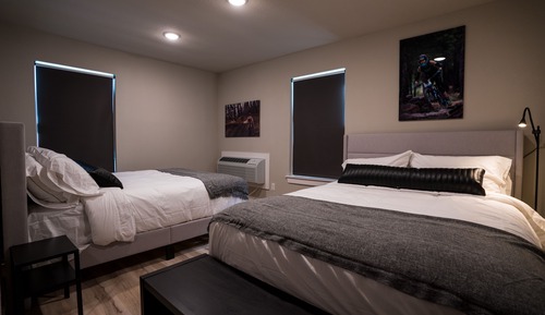 #1, Devils Den Double Suite