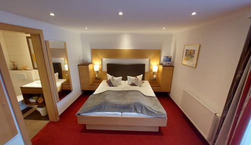 Economy-Doppelzimmer, 1 Queen-Bett, Balkon, Talblick