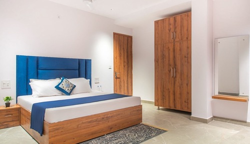 Luxury-Apartment, Balkon, Hügelblick
