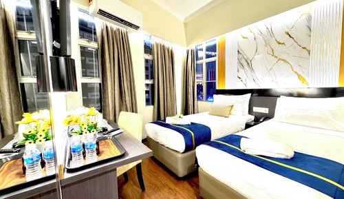 Deluxe Twin Room with Window