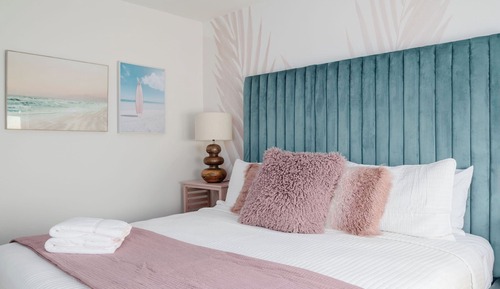 Luxury-Apartment, Mehrere Betten, Küche, Blick auf den Innenhof