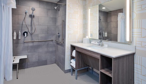 Suite, 1 King-Bett, rollstuhlgeeignete Dusche