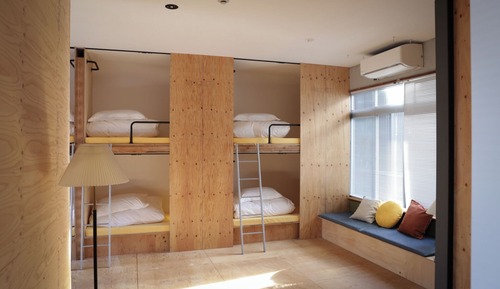 Gemeinsamer Schlafsaal, Nur Frauen