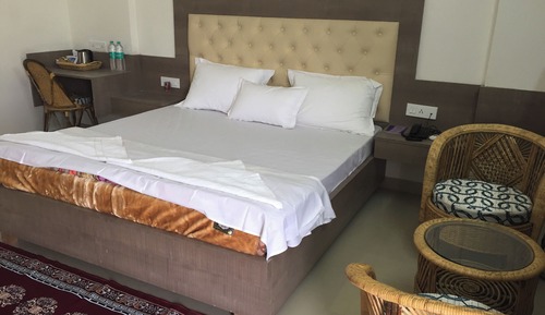 Deluxe-Doppelzimmer, 1 Schlafzimmer, Gartenblick, zum Garten hin