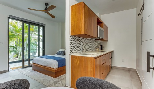 Luxury-Einzelzimmer, 1 Queen-Bett, Nichtraucher, Poolblick
