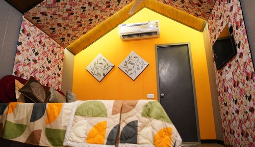 Luxury-Ferienhaus, 1 King-Bett und Schlafsofa, eigenes Bad, Poolblick