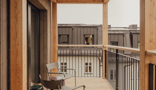 Superior-Studio, Balkon