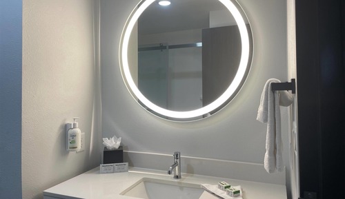 Suite, 1 King-Bett und Schlafsofa, Nichtraucher (Mobility, Tub w/ Grab Bars)