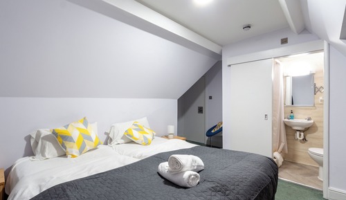Doppel- oder Zweibettzimmer