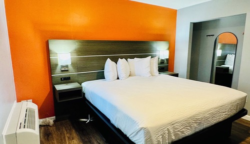 Zimmer, 1 King-Bett, barrierearm, Nichtraucher (Roll-in Shower)