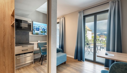Doppelzimmer, Küche, Blick auf den Innenhof