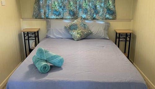 Mobile Basic-Unterkunft, Mikrowelle, Gartenblick