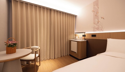 Standard-Dreibettzimmer, Stadtblick