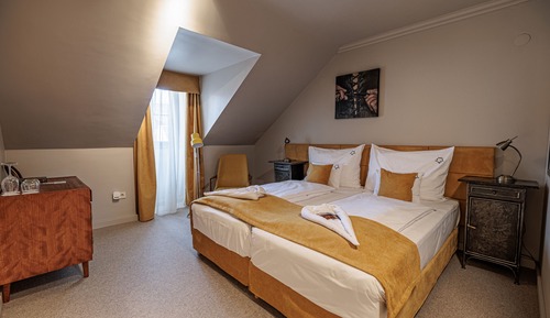 Superior-Doppel- oder -Zweibettzimmer