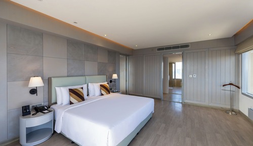 Presidential-Suite, 1 King-Bett, Bergblick (Private Balconies)