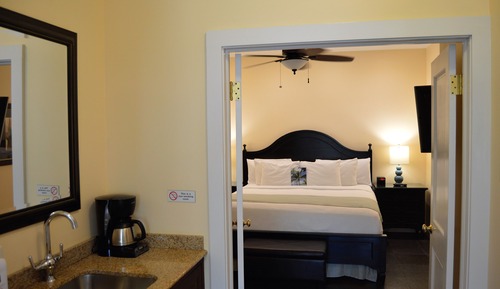 Superior-Suite, 1 King-Bett, Blick auf den Innenhof, Erdgeschoss