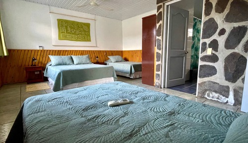 Dreibettzimmer, Blick auf den Innenhof