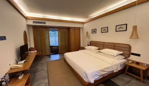 Superior-Einzelzimmer, Hügelblick