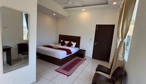 Deluxe-Zimmer, Balkon, Hügelblick