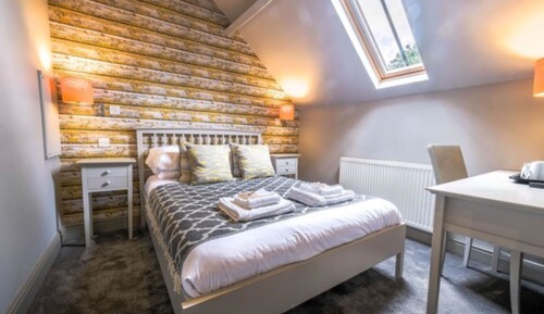 Doppel- oder Zweibettzimmer