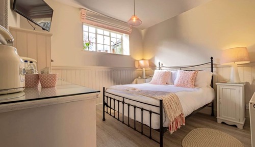 Doppel- oder Zweibettzimmer