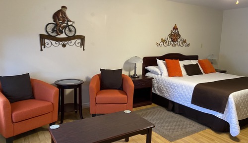 Suite, 1 King-Bett (Main Floor)