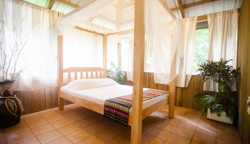 Exclusive-Ferienhütte, 2 Schlafzimmer, Gartenblick, zum Garten hin