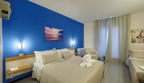 Dreibettzimmer (Hotel)