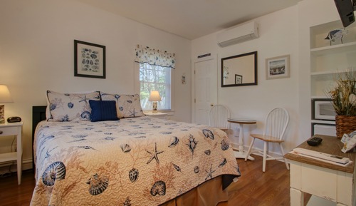 Carriage House Room 1