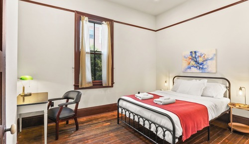 Basic-Doppelzimmer, 1 King-Bett, eigenes Bad
