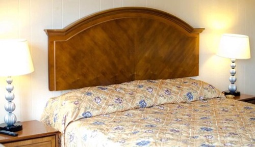 Basic Room 1 King Bed