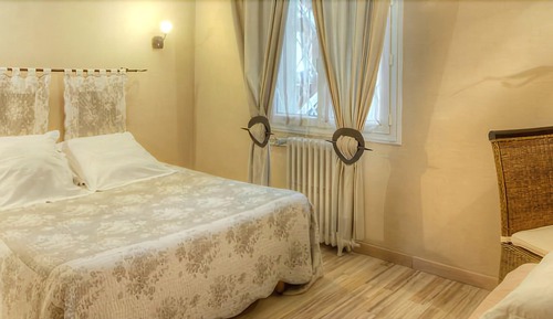 Doppel- oder Zweibettzimmer