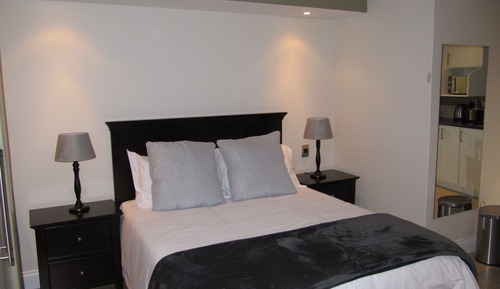 Executive-Studio, 1 Queen-Bett, Kochnische, zum Innenhof hin