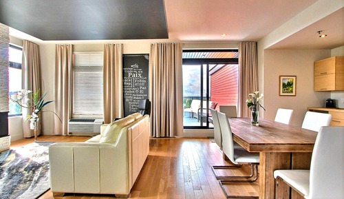 Presidential-Suite, Kamin, Blick auf den Weinberg