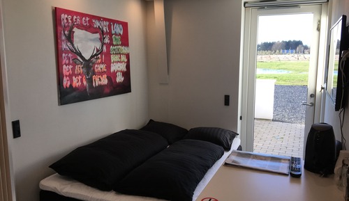 Zimmer, Terrasse (Bed 140 cm)