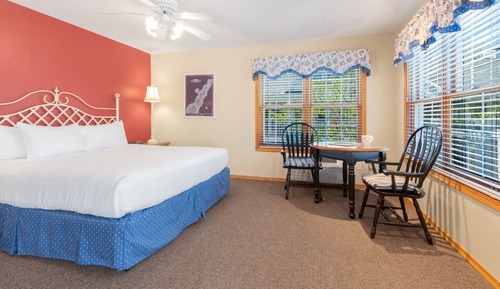 King, Premier Harbor View, w/ Rain Shower & Balcony on Second Floor