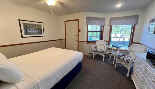 Queen, Partial Harbor View, w/ Rain Shower & Outdoor Table,  First Floor