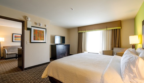 1 Bedroom King Suite with Full Sofa Sleeper