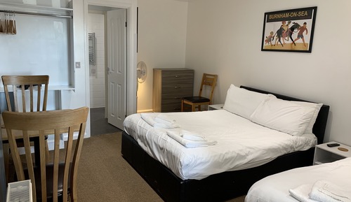 Dreibettzimmer, Mehrere Betten, Nichtraucher, mit Bad