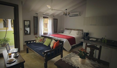 Premium-Suite, 1 King-Bett, Poolblick, zum Garten hin