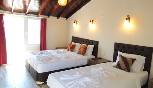 Panoramic-Dreibettzimmer, Balkon, Stadtblick