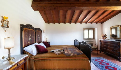 Classic-Apartment, 2 Schlafzimmer, eigenes Bad, zum Garten hin