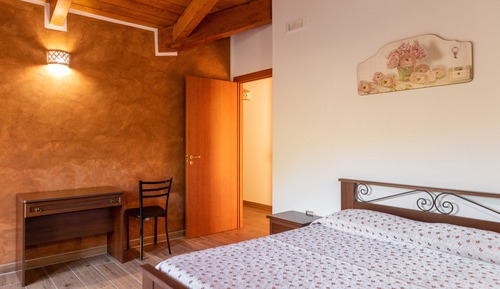 Familien-Vierbettzimmer, 2 Schlafzimmer, mit Bad, Blick auf den Innenhof