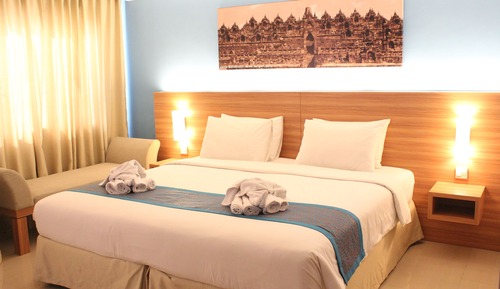 Deluxe-Zimmer (Pool or City View - Hollywood Style)