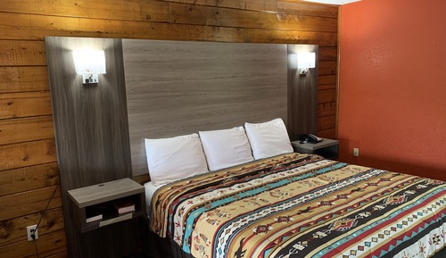 Basic-Suite, 1 King-Bett