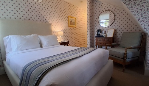 Economy-Zimmer, 1 Doppelbett, eigenes Bad, Eckzimmer